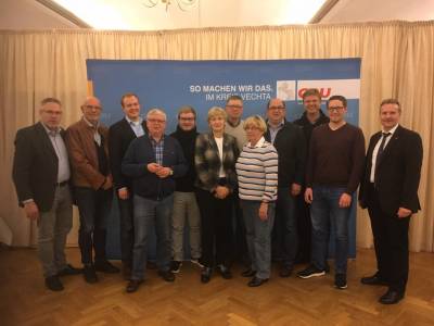 Generalversammlung 2017 - Der neue Vorstand, flankiert von Kreisgeschäftsführer Walter Goda und Bürgermeister Dr. Krug.
